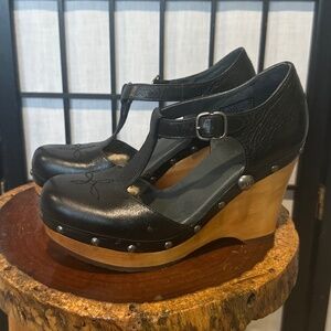 UGG Black Leather T-Strap wooden wedge Fleece Lining Size 6 Studdes